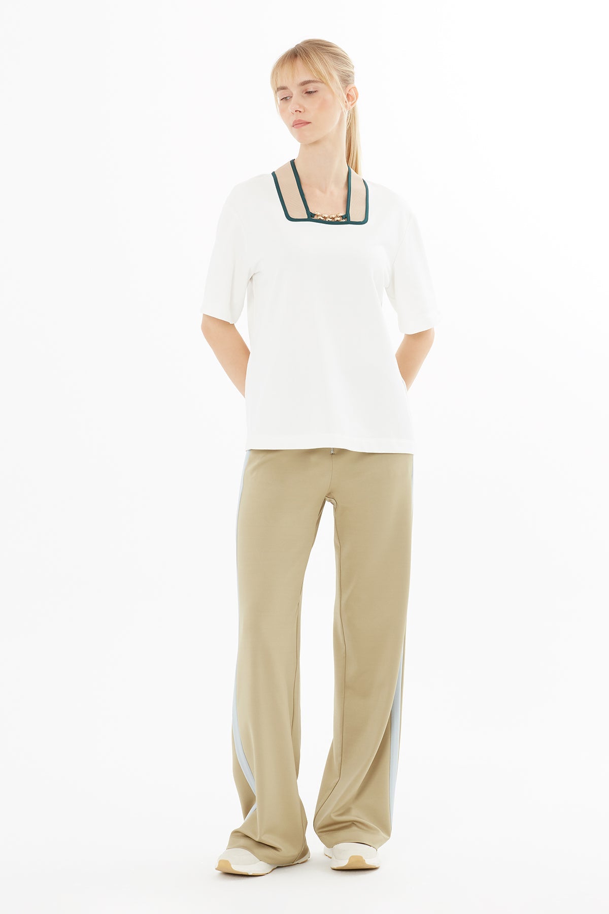 Ecru Blouse with Collar Accessory