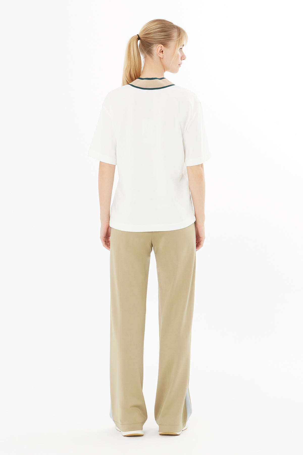 Ecru Blouse with Collar Accessory