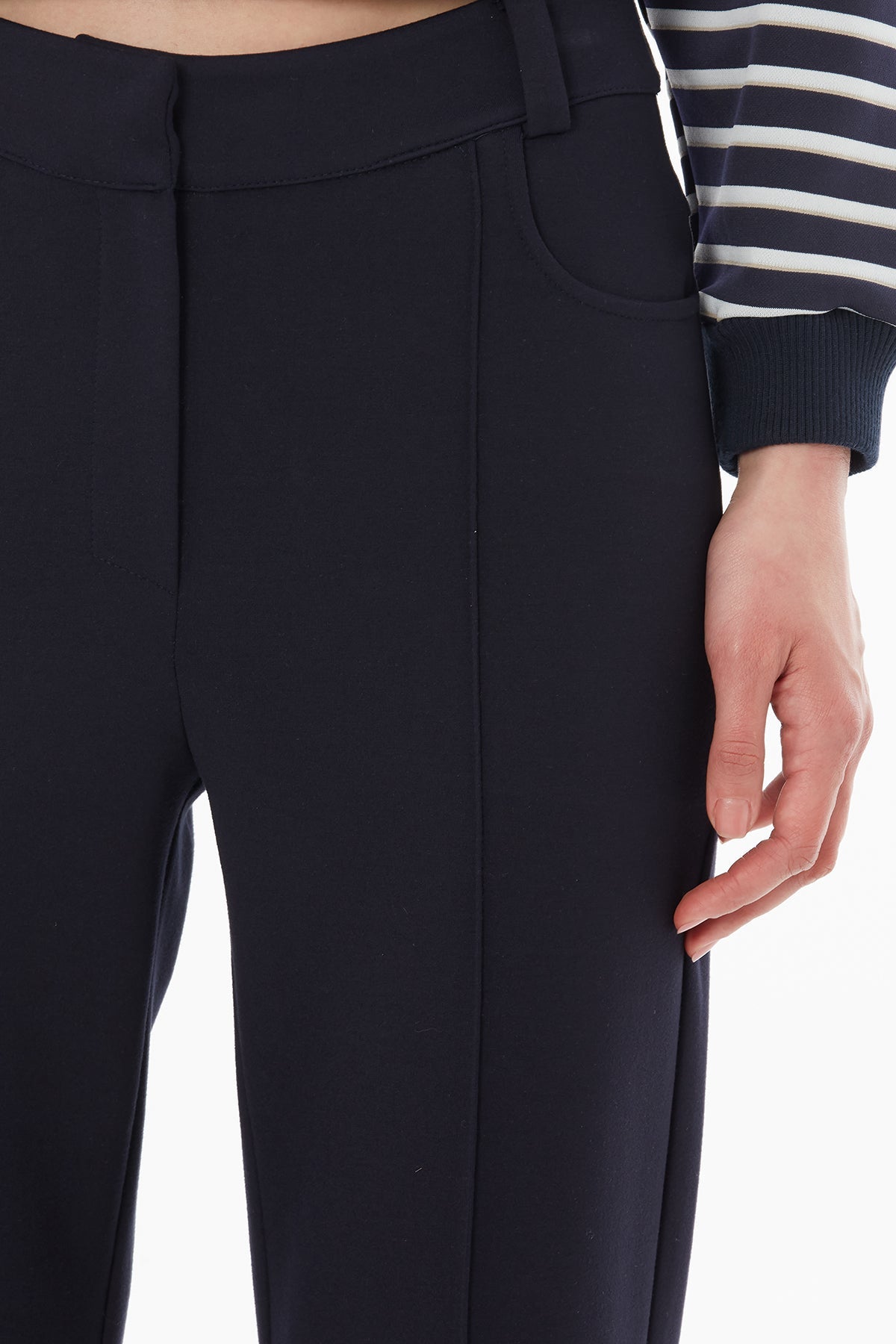 Black Short Wide-Leg Trousers