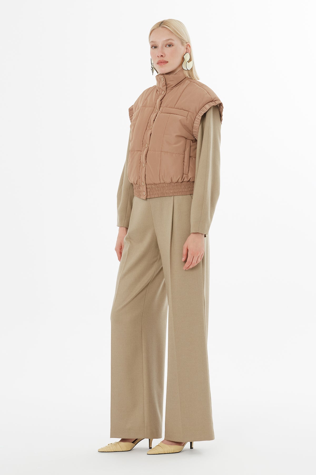 Beige Snap-Fastener Elasticated Puffer Vest