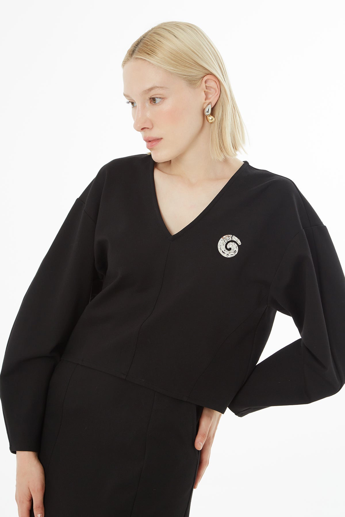 Black Brooch-Detail Set