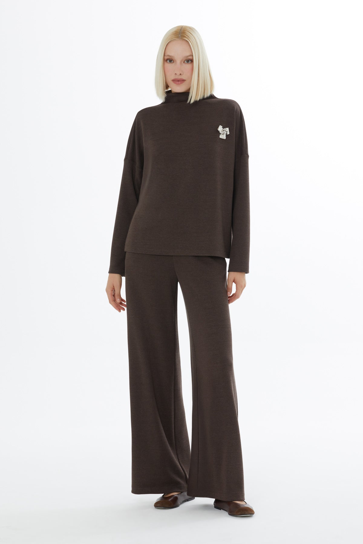 Brooch-Detail Elastic Waist Tracksuit Set
