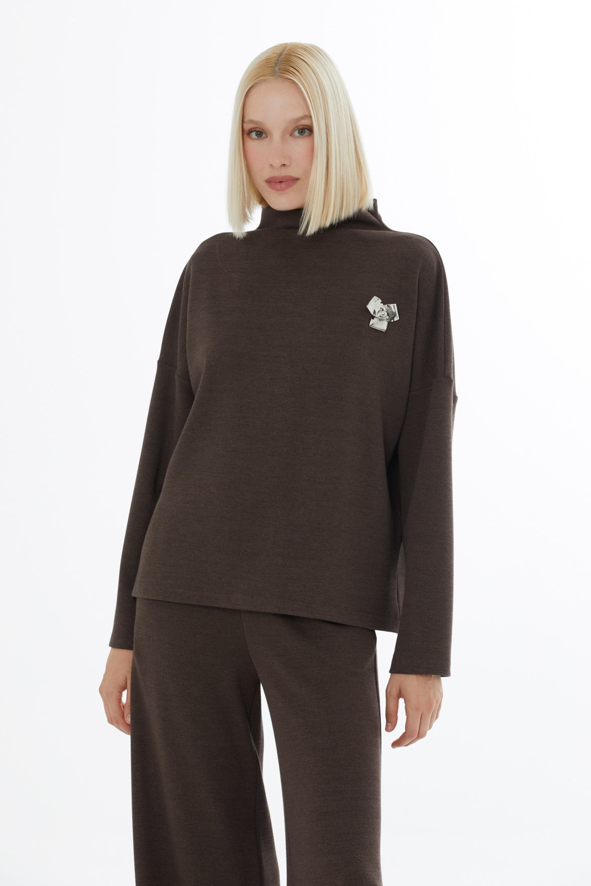 Brooch-Detail Elastic Waist Tracksuit Set