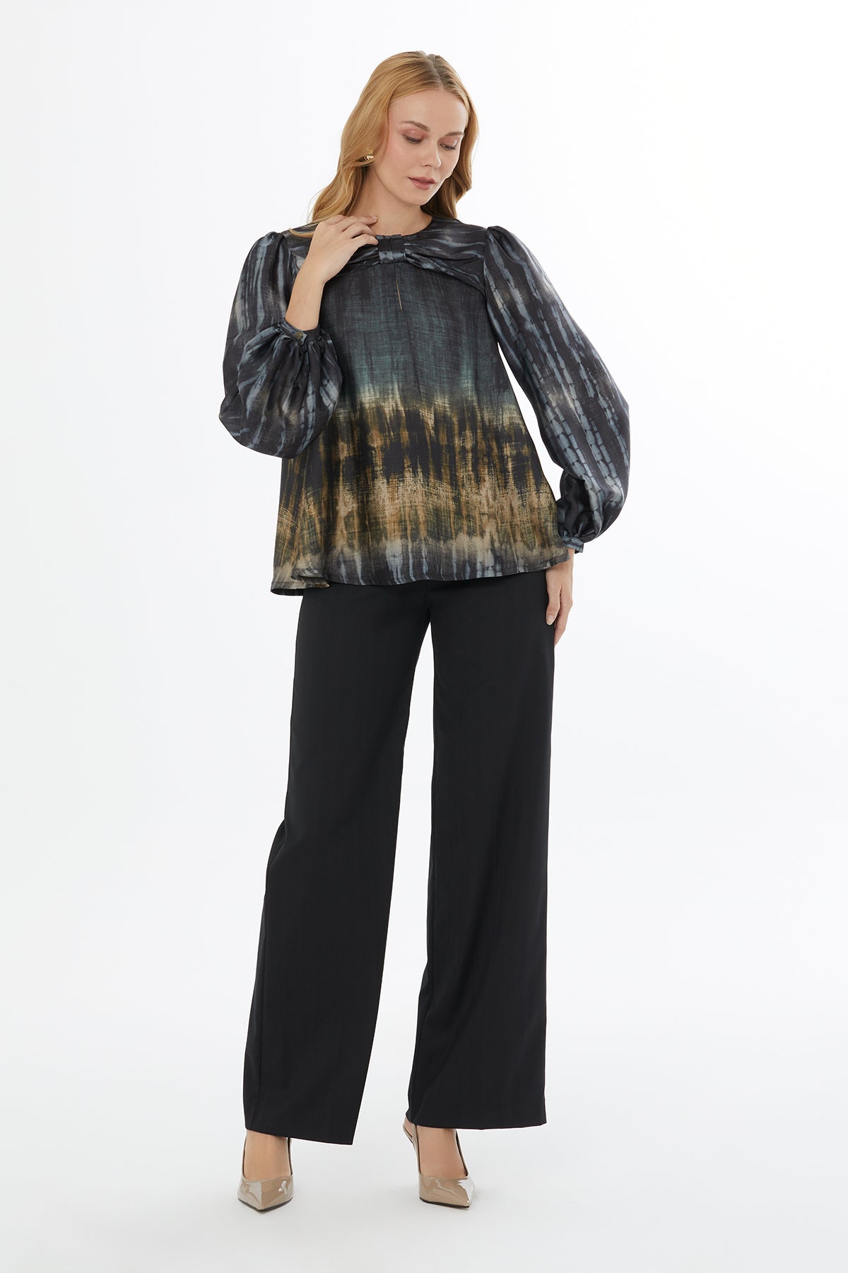 Printed Blouse with Bow Collar