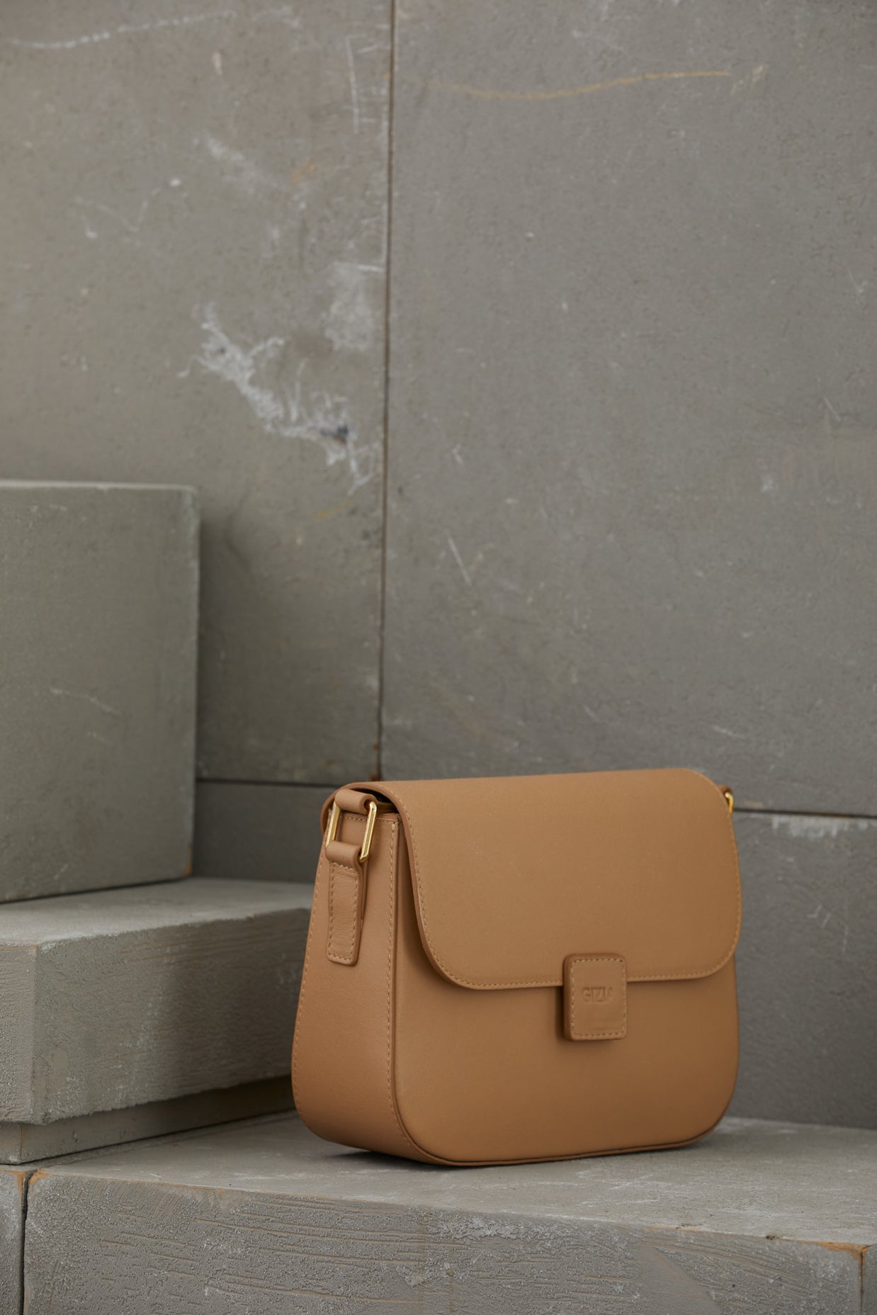 Adjustable Long Hle Snap Closure Leather Bag