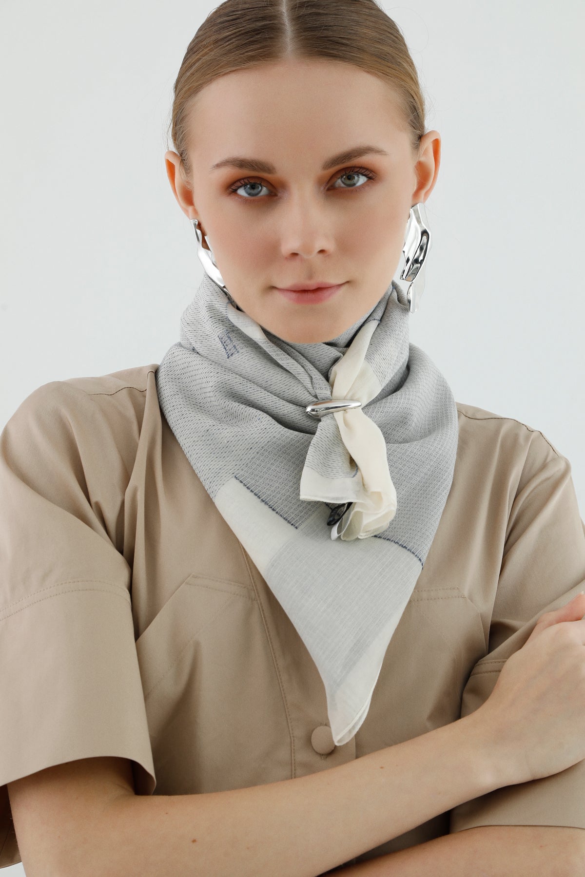Square Patterned Grey Shawl