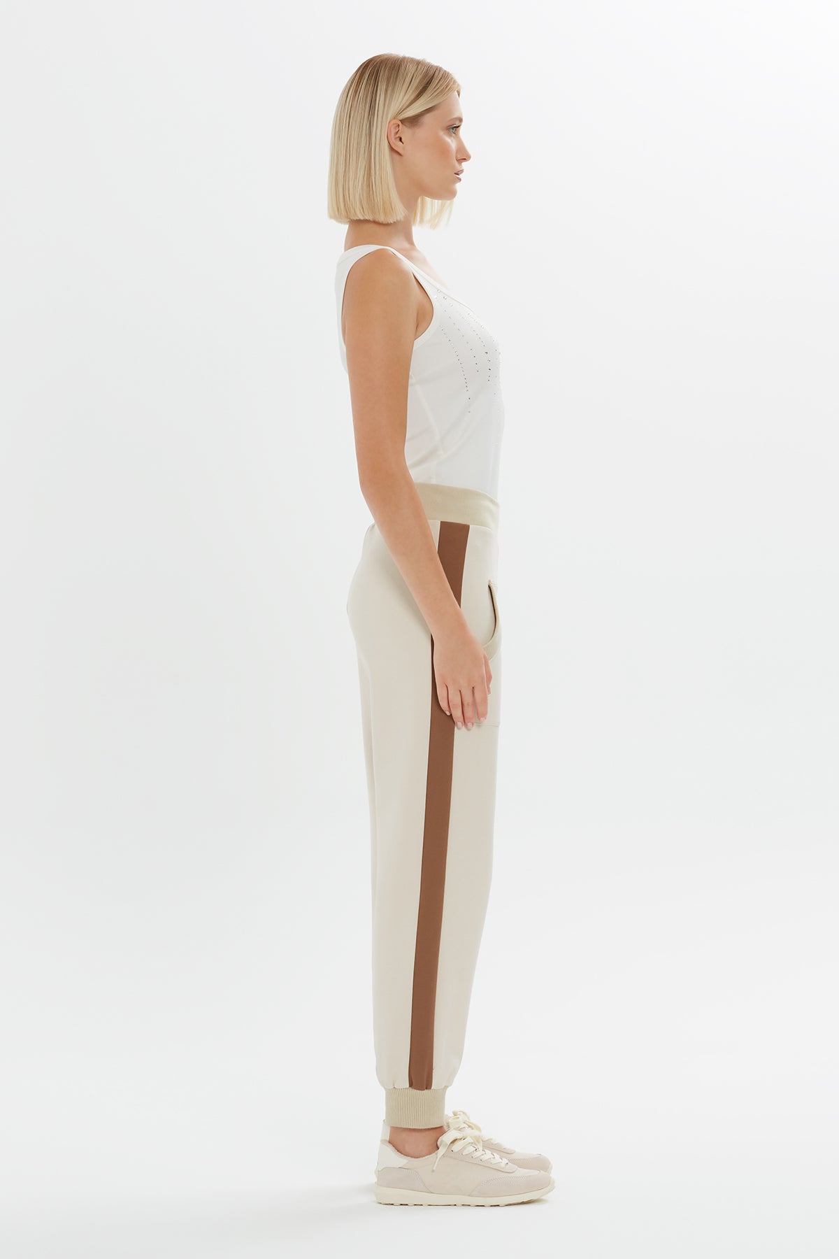 Beige Pocketed Carrot Fit Sweatpants