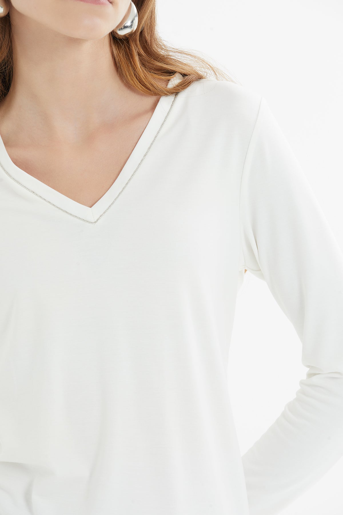 Ecru V-Neck Stripe Accessory Knit Blouse