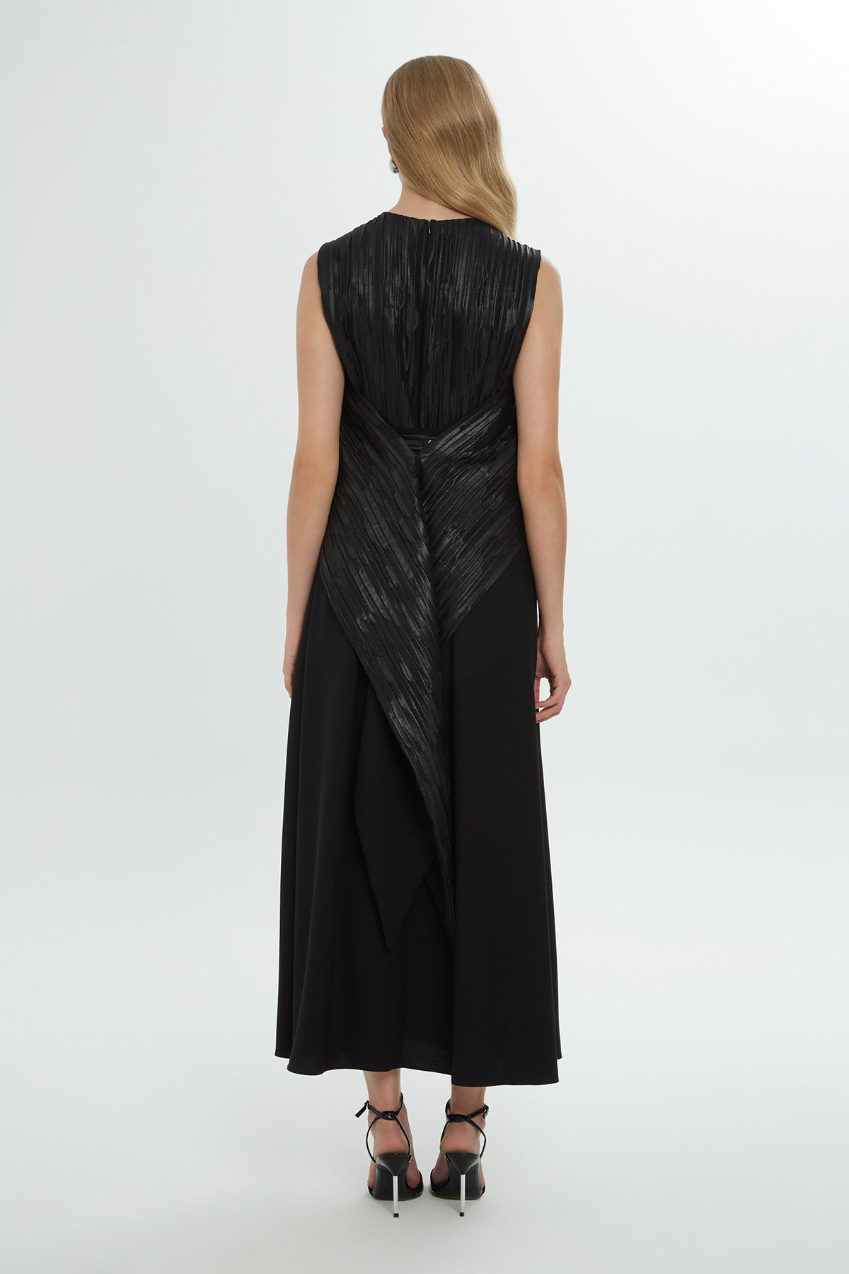 Black Round-Neck Midi Dress