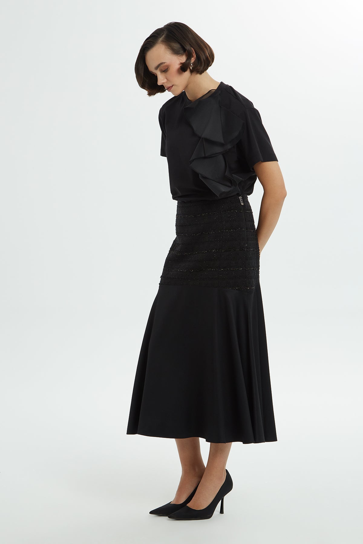 Upper Sequin Side Zipper Black Midi Skirt N