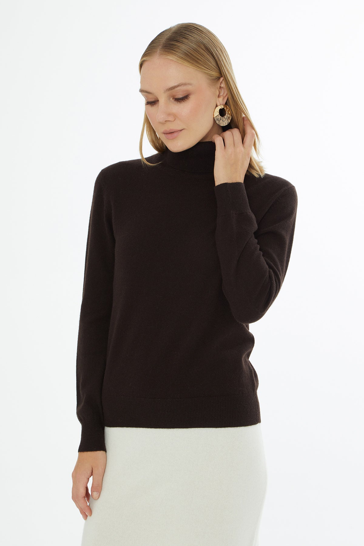 Brown Turtleneck Knit Blouse