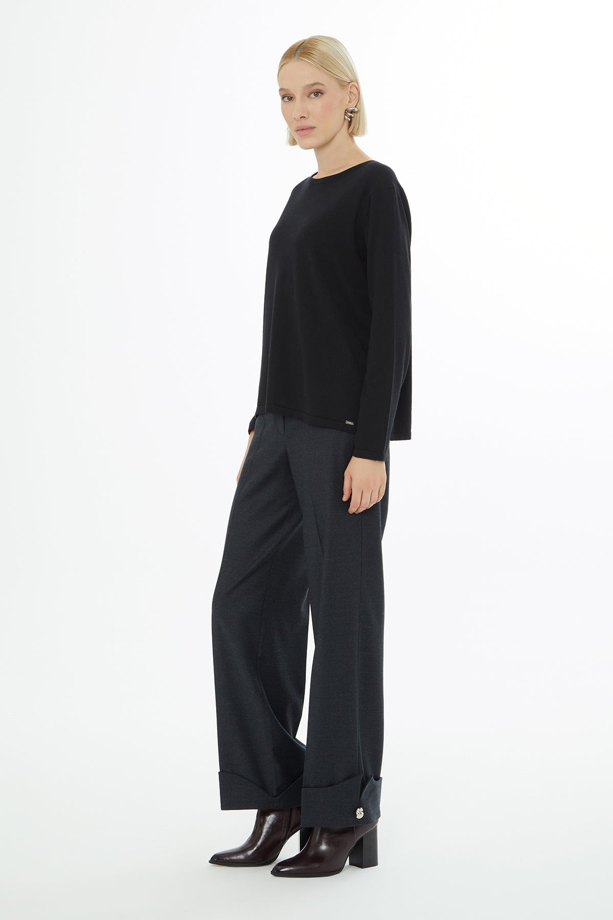 Black Long-Sleeve Plain Knit Blouse