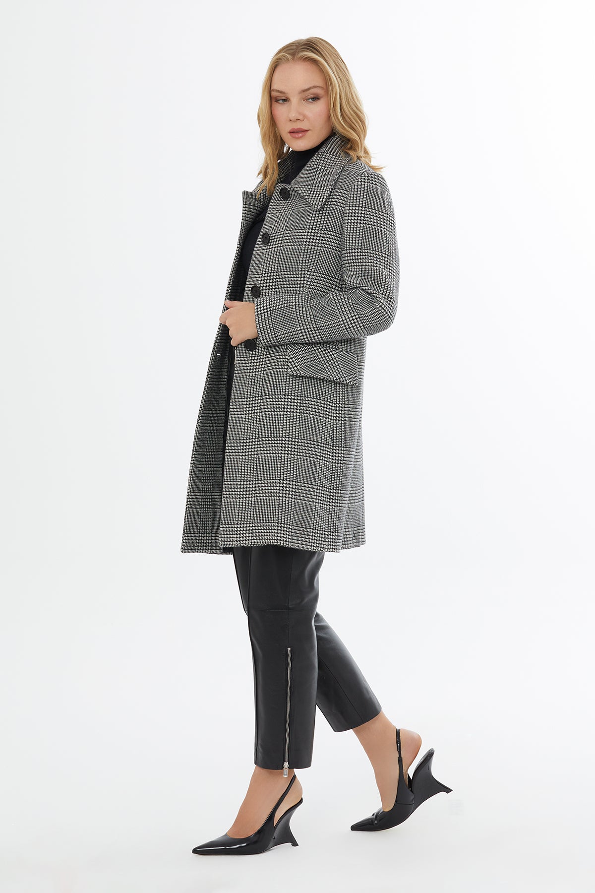 Button Closure Jacket with Pockets and Back Vent N