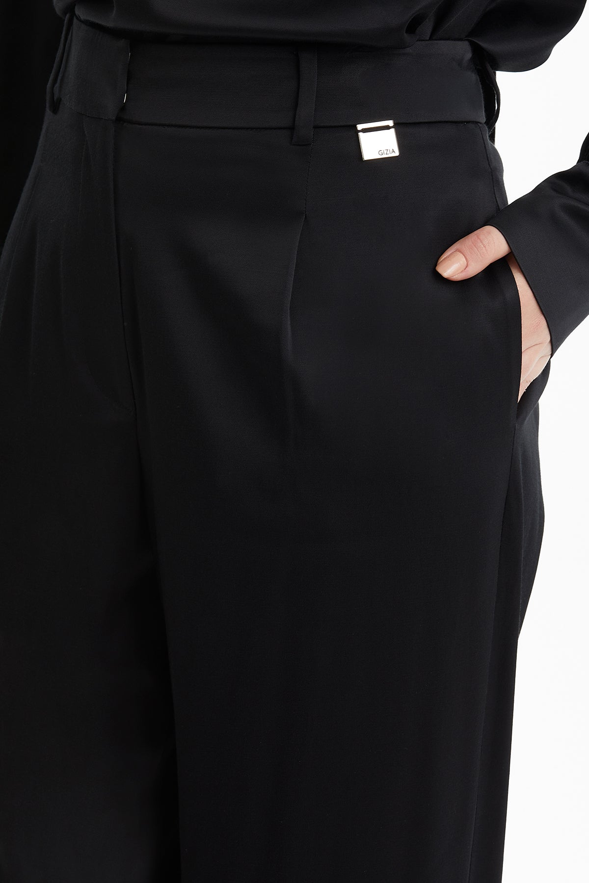 Black Pleated Turn-Up Hem Trousers