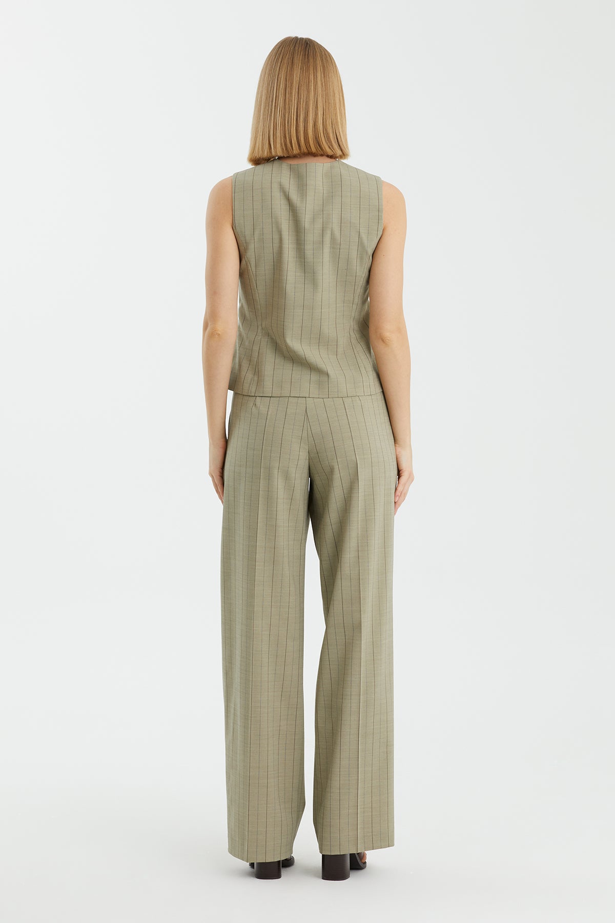 Green Sleeveless V-Neck Buttoned Jacket