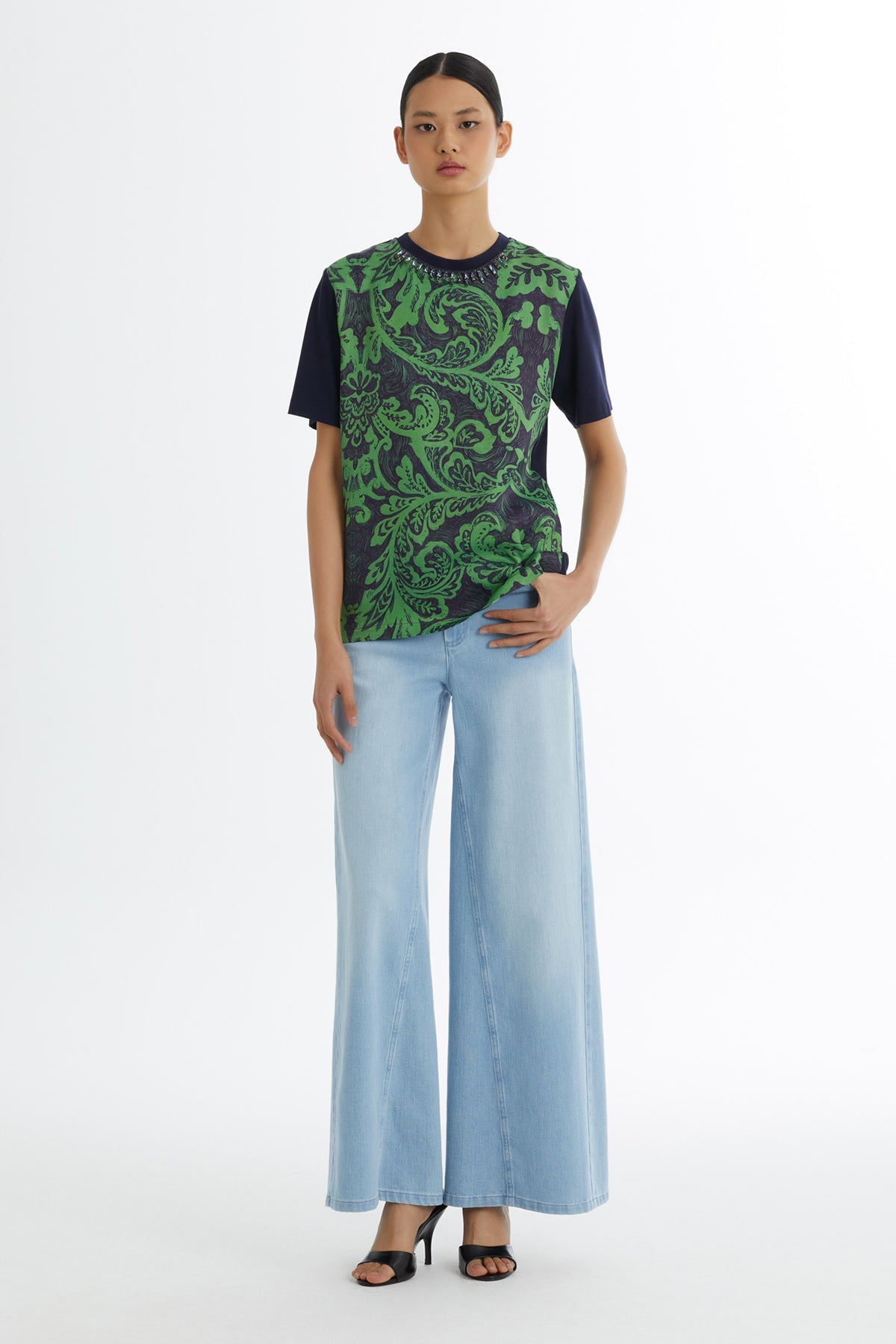 Green Necklace-Detail Printed T-Shirt