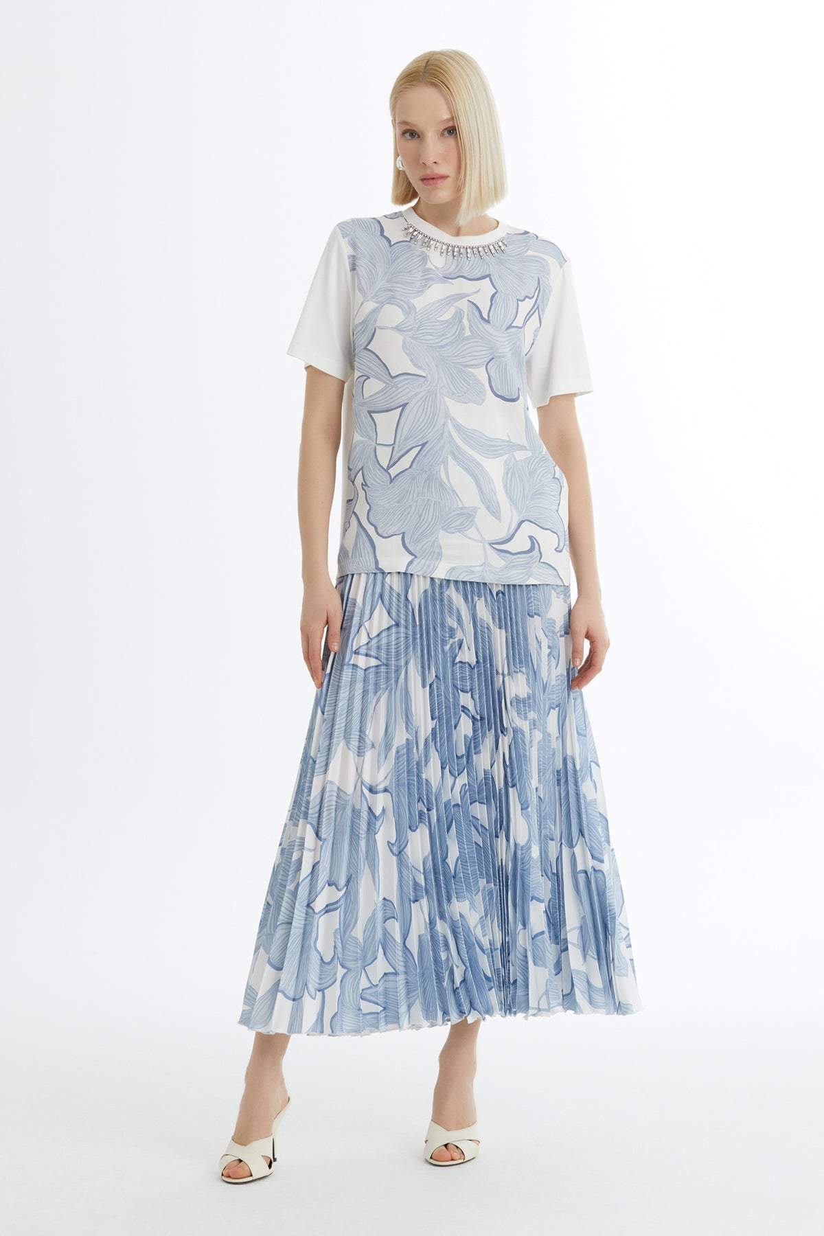 Blue Necklace-Detail Printed T-Shirt