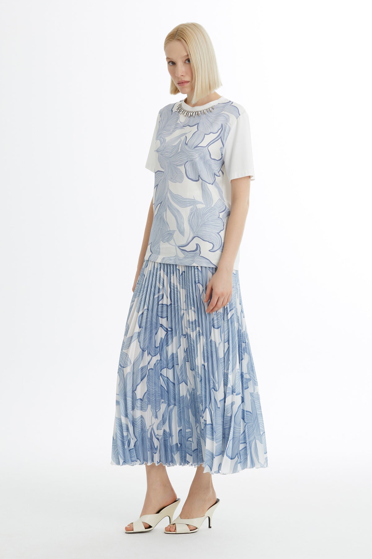 Blue Necklace-Detail Printed T-Shirt