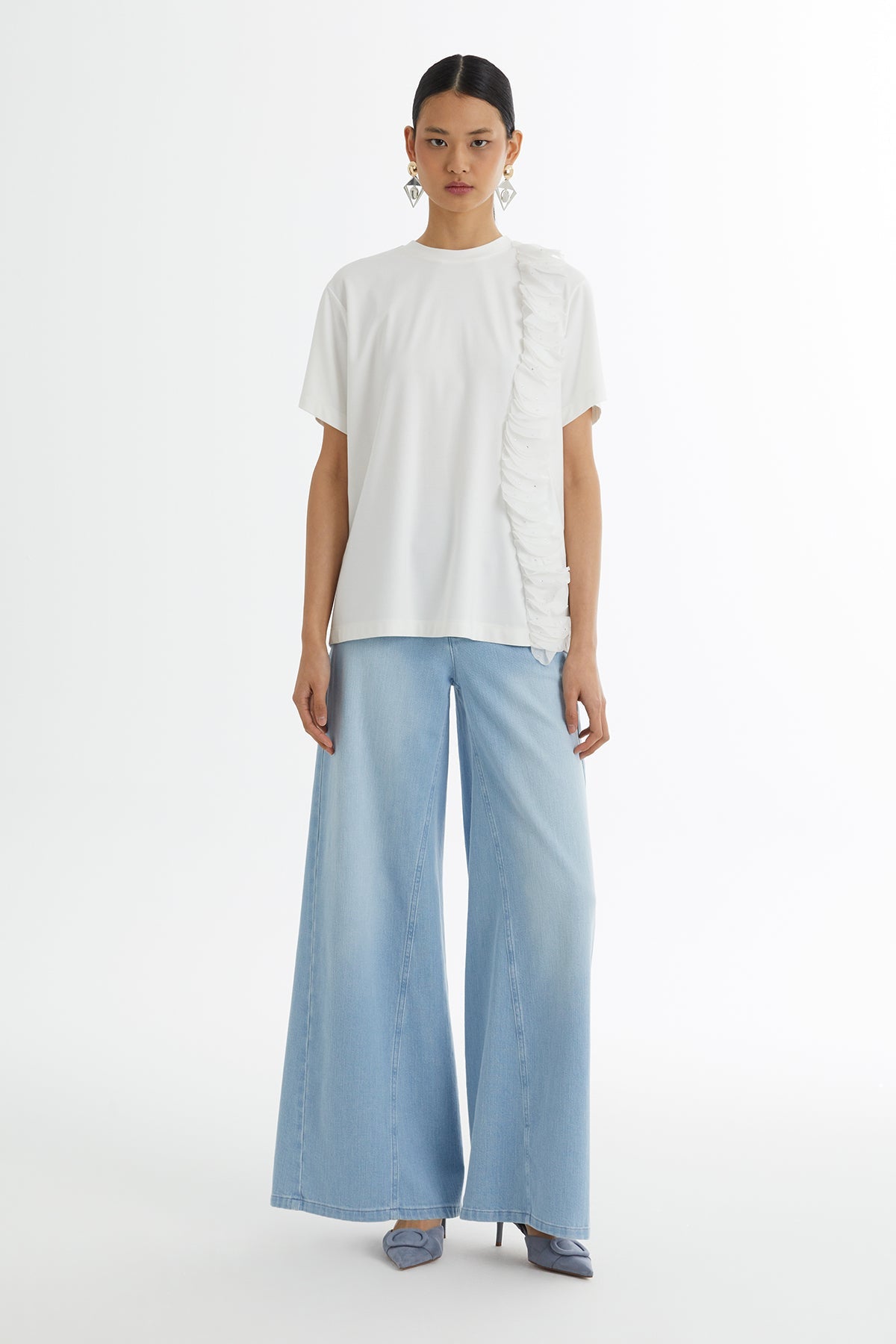 Ecru T-Shirt with Tulle Ribbon Accessory