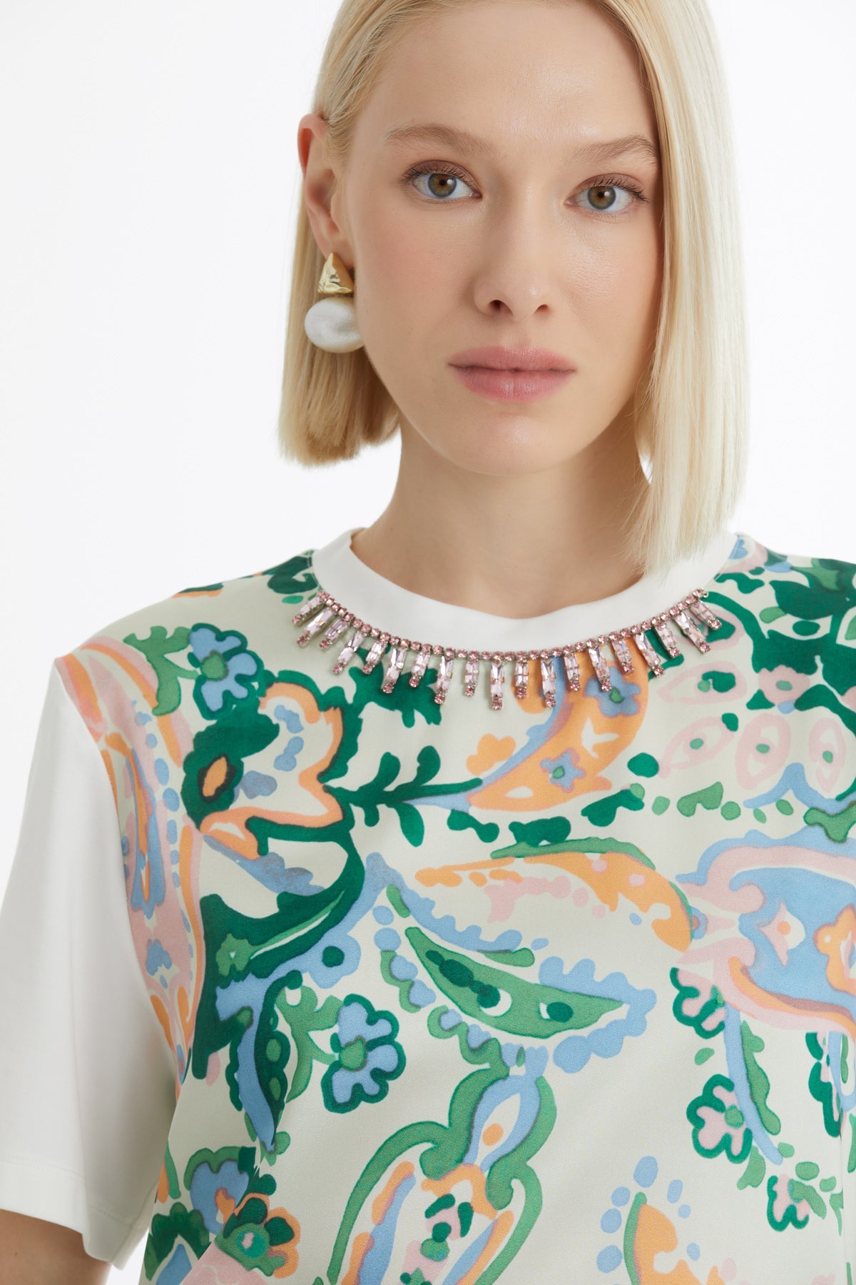 Necklace-Detail Printed T-Shirt