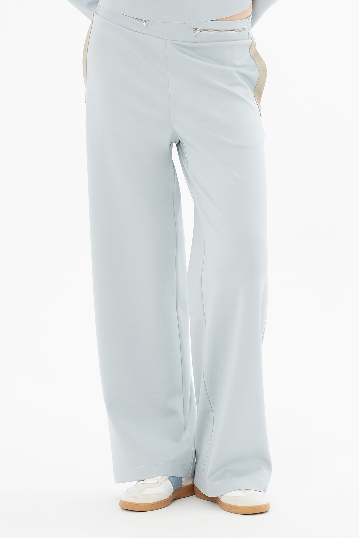 Grey Wide-Leg Pocketed Sweatpants