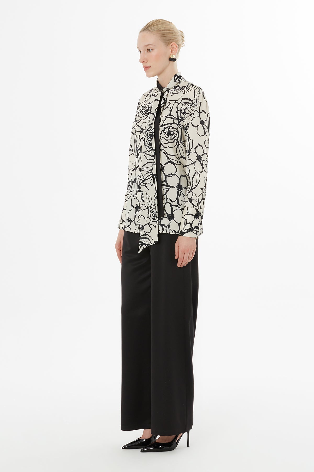 Ecru Set with Neckline Scarf