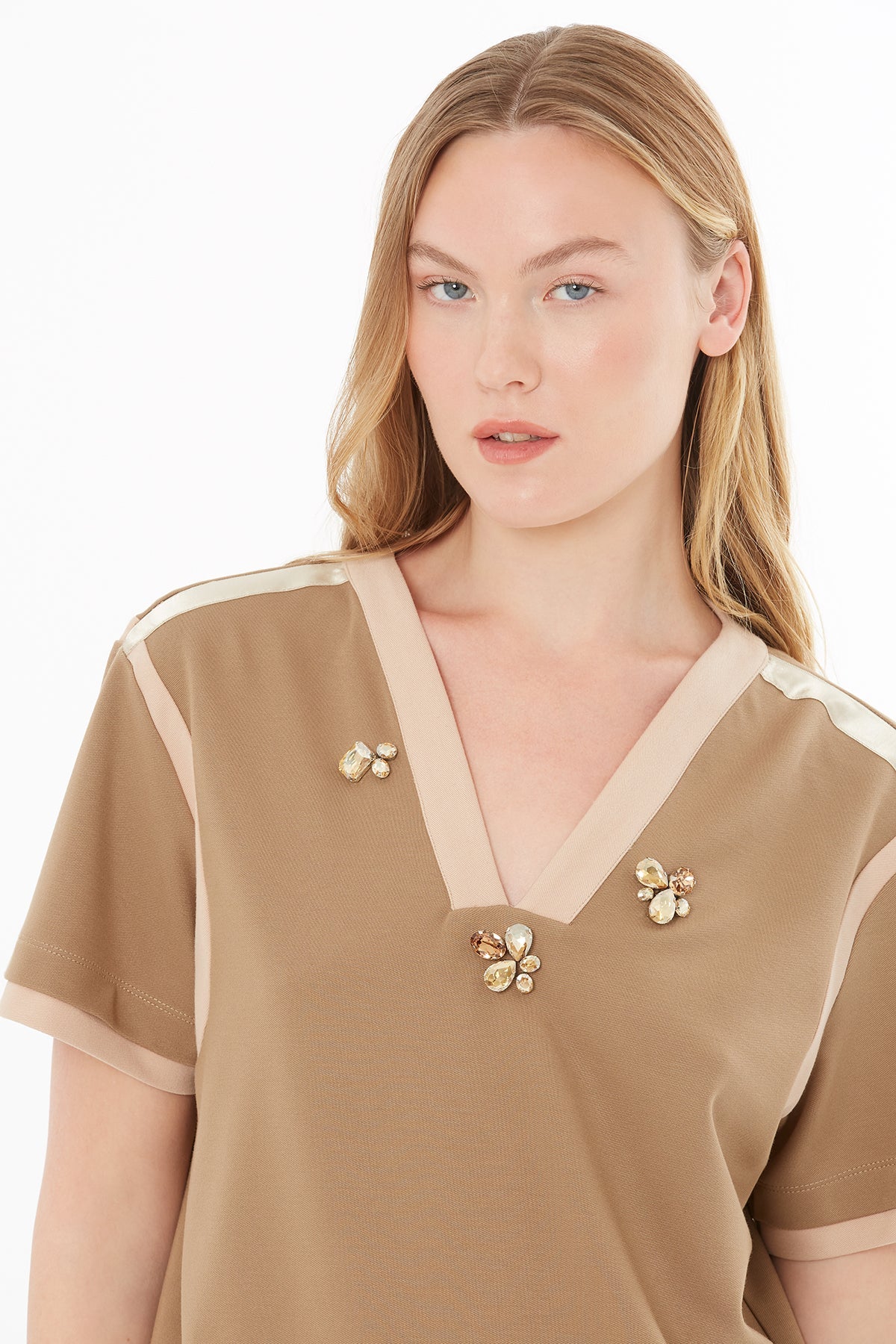 Panelled Blouse with Neck Accessory Detail