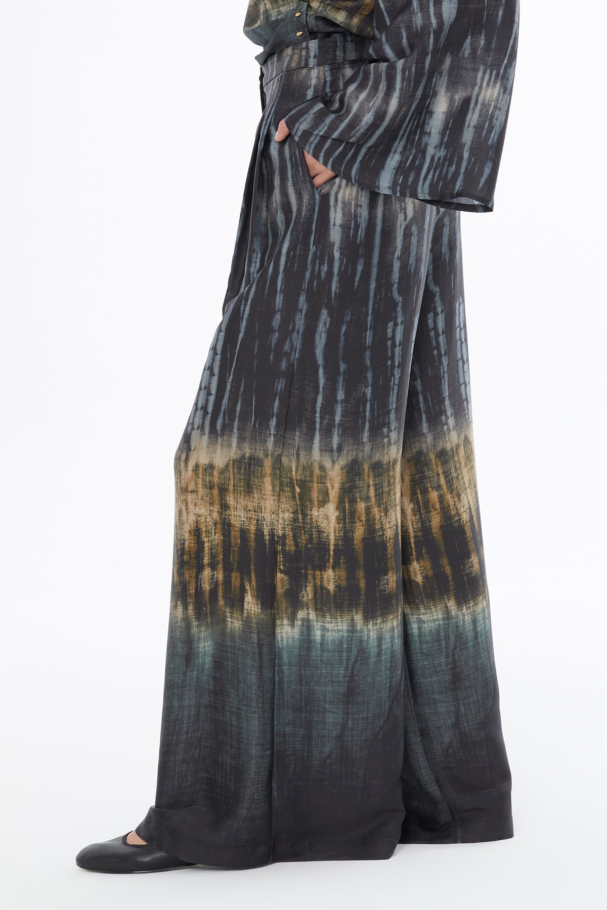 Printed Pleated-Detail Relaxed-Fit Trousers