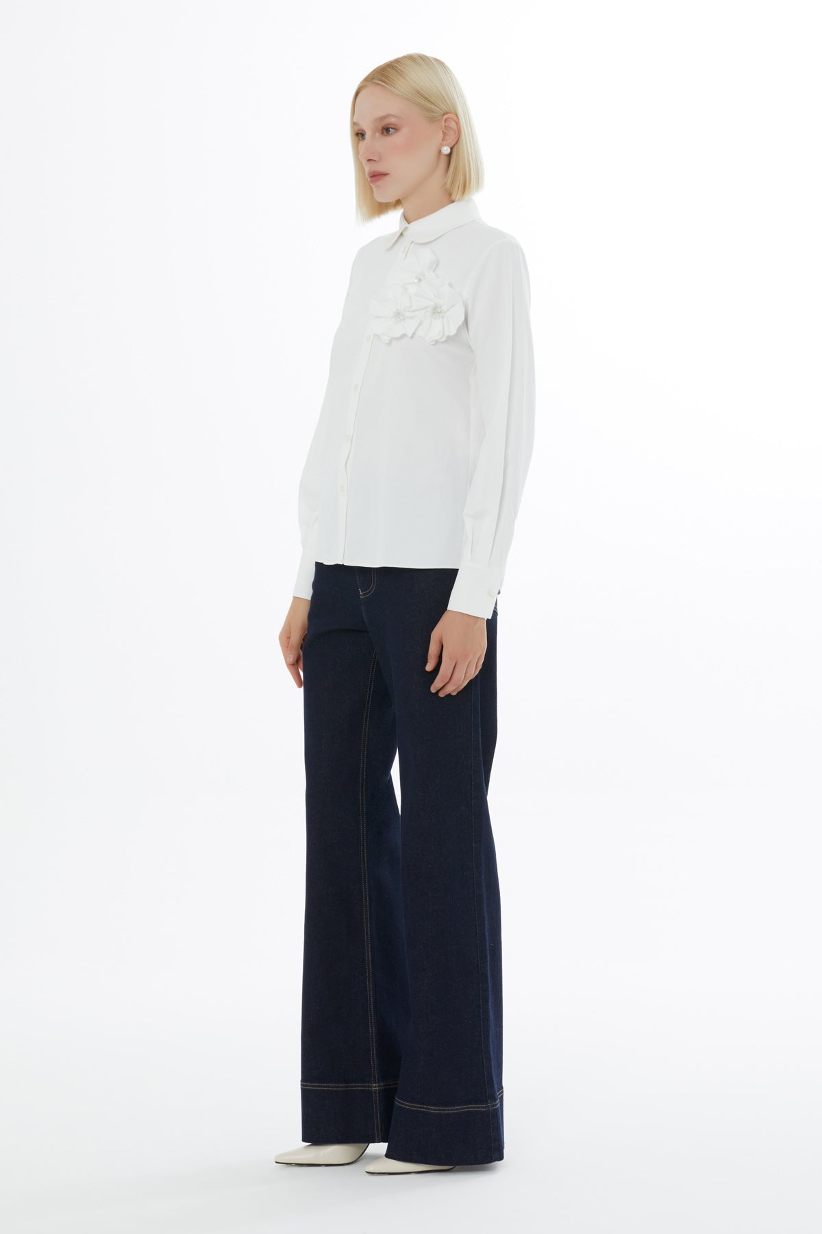 Ecru Rose-Accessory Shirt