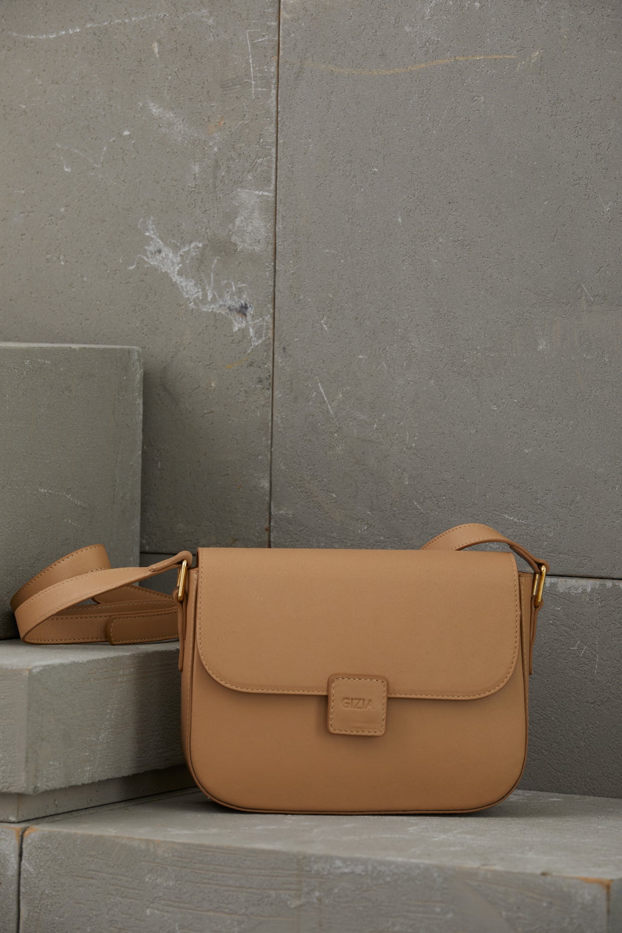 Adjustable Long Hle Snap Closure  Leather Bag