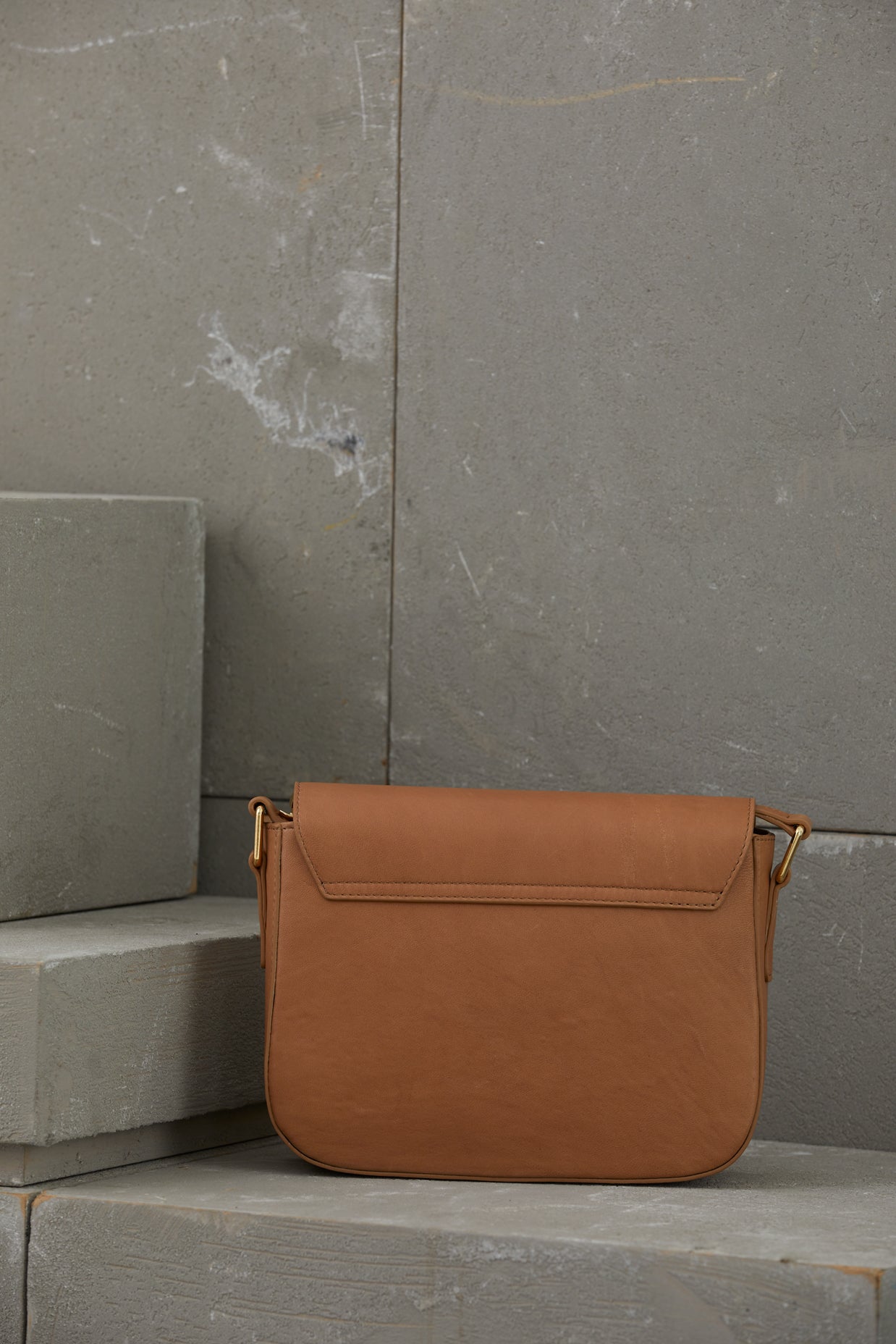 Adjustable Long Hle Snap Closure  Leather Bag