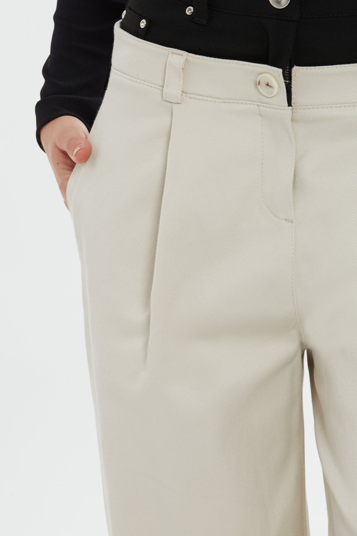 Laser-Detail Pleated Wide-Leg Pants