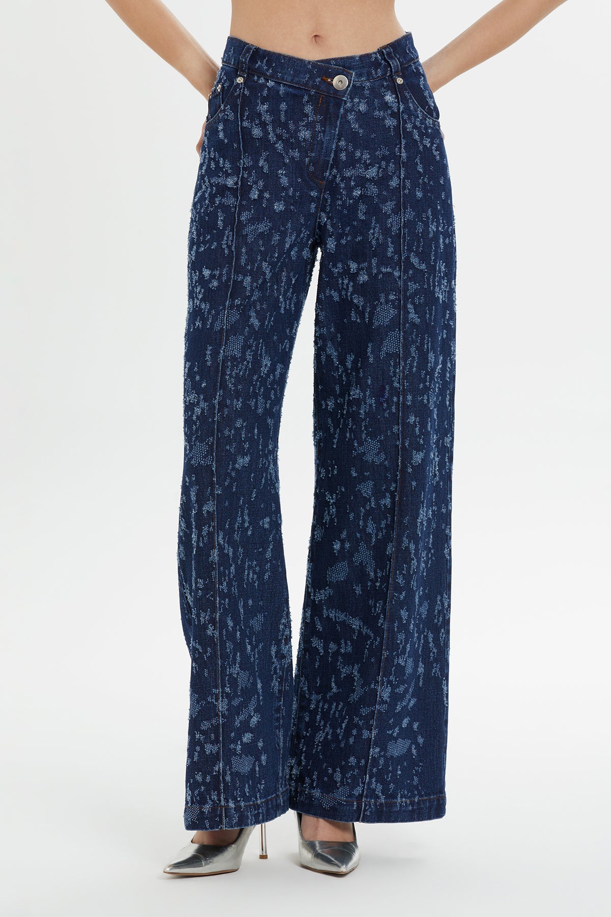 Belted Pleated Wide-Leg Jeans