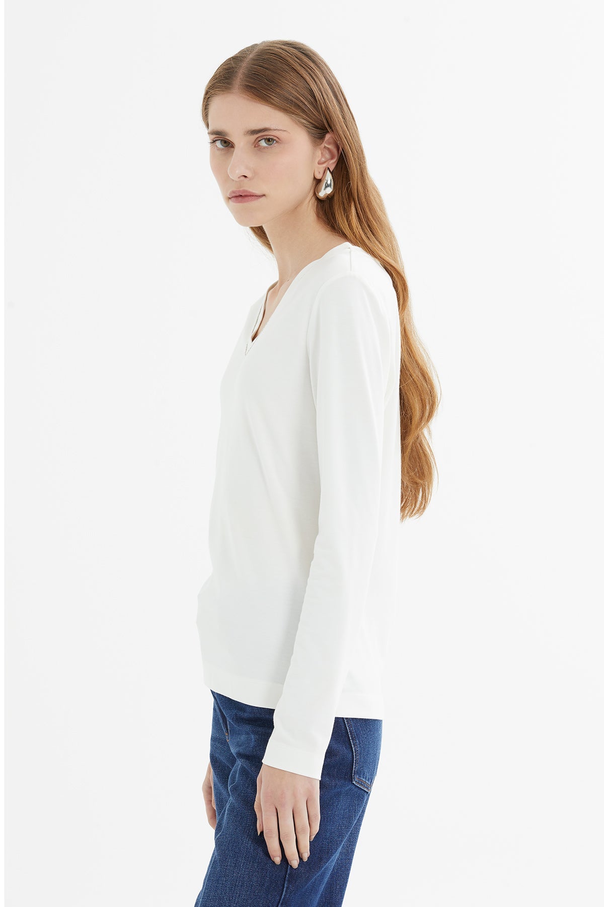 Ecru V-Neck Stripe Accessory Knit Blouse