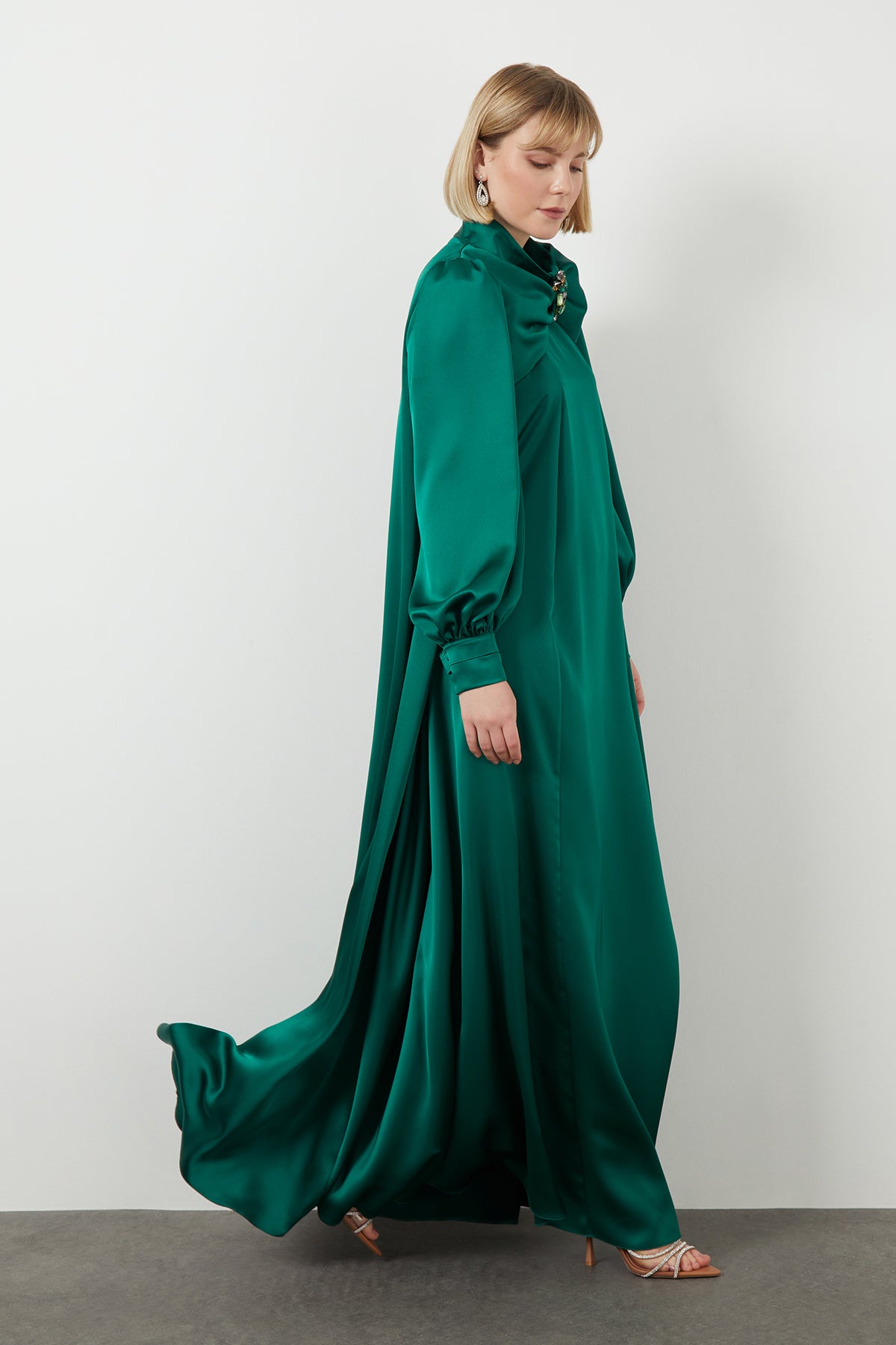 Green Embroidered-Collar Bow-Detail Maxi Dress