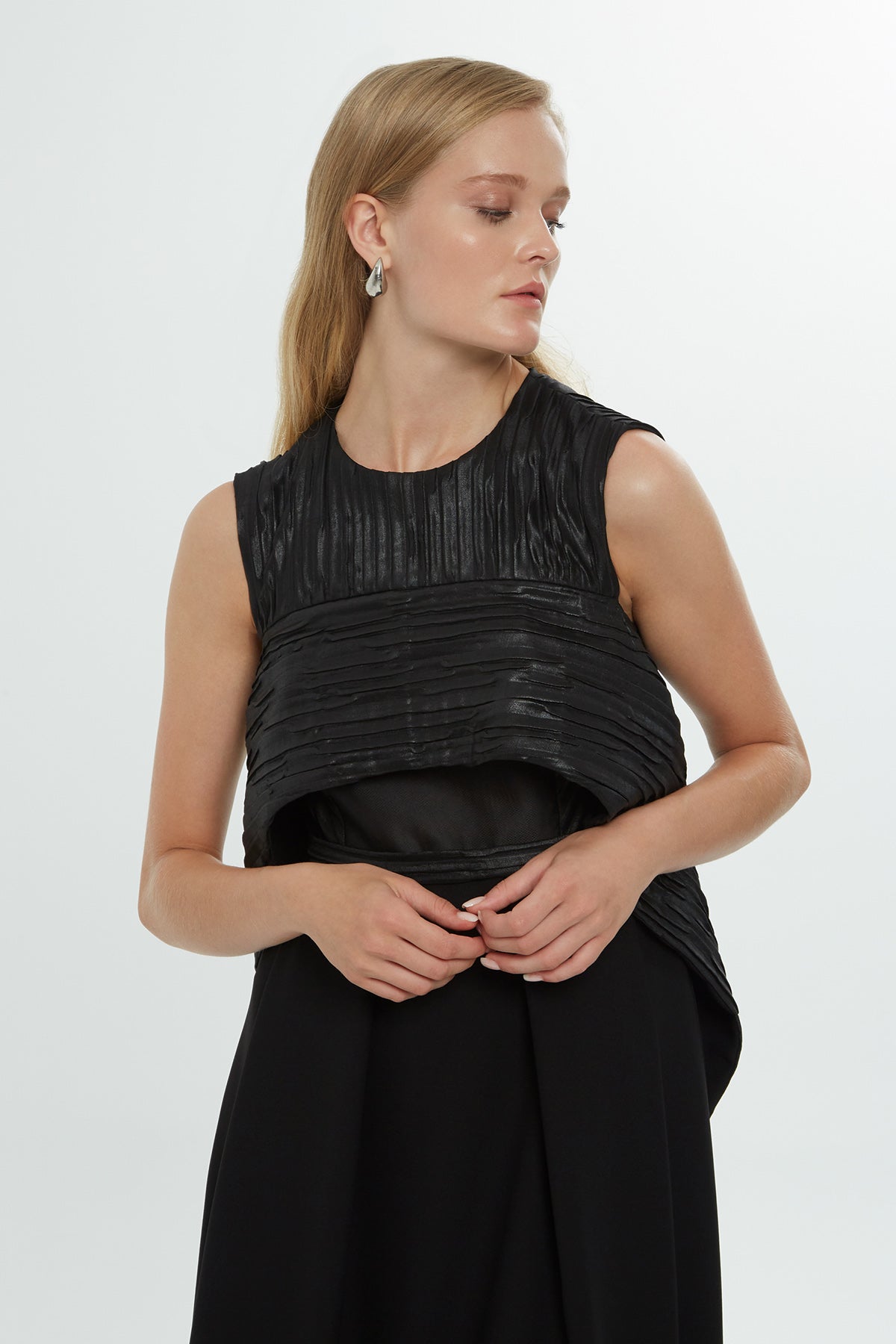 Black Round-Neck Midi Dress