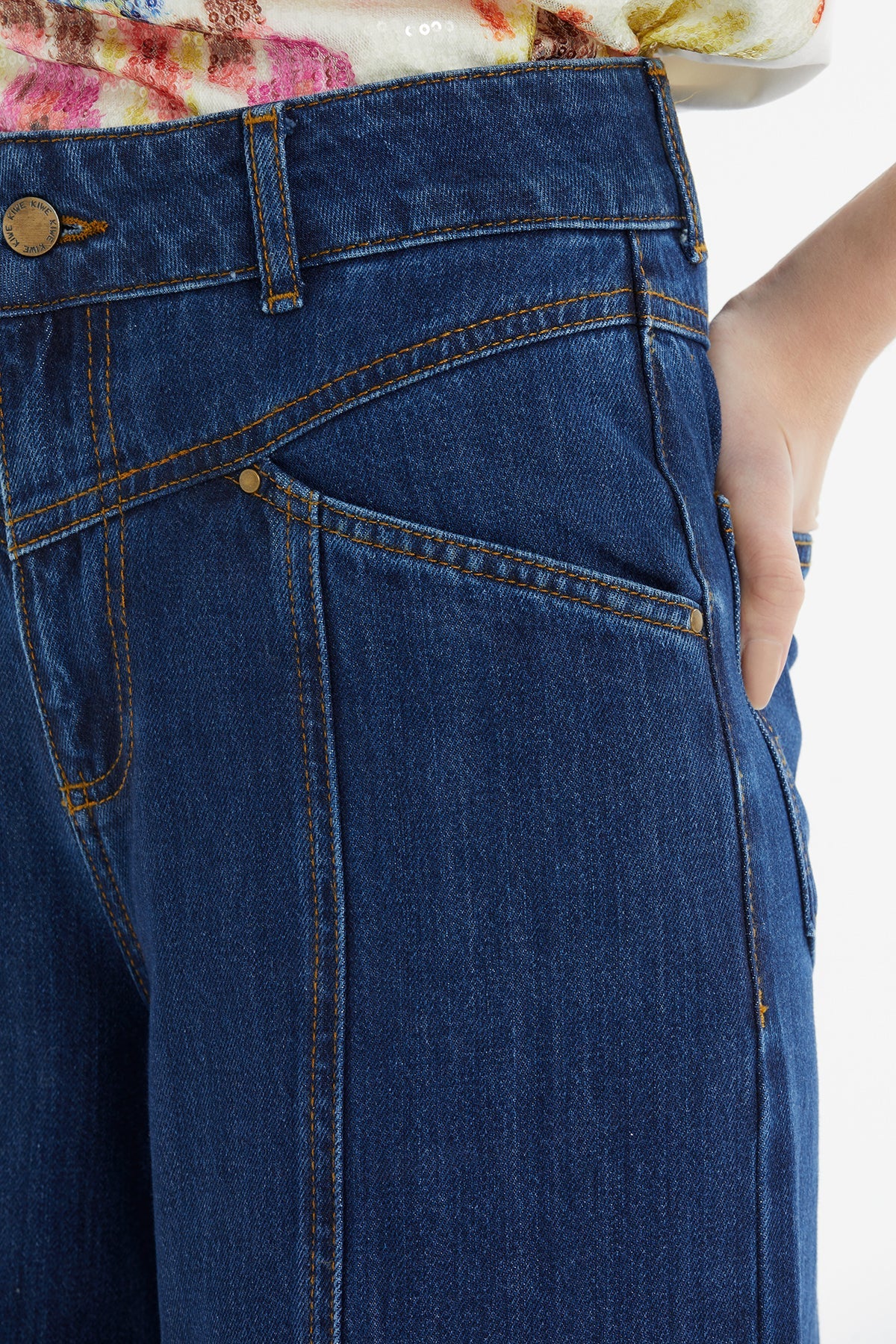 Rivet Contrast-Stitch Wide-Leg Jeans