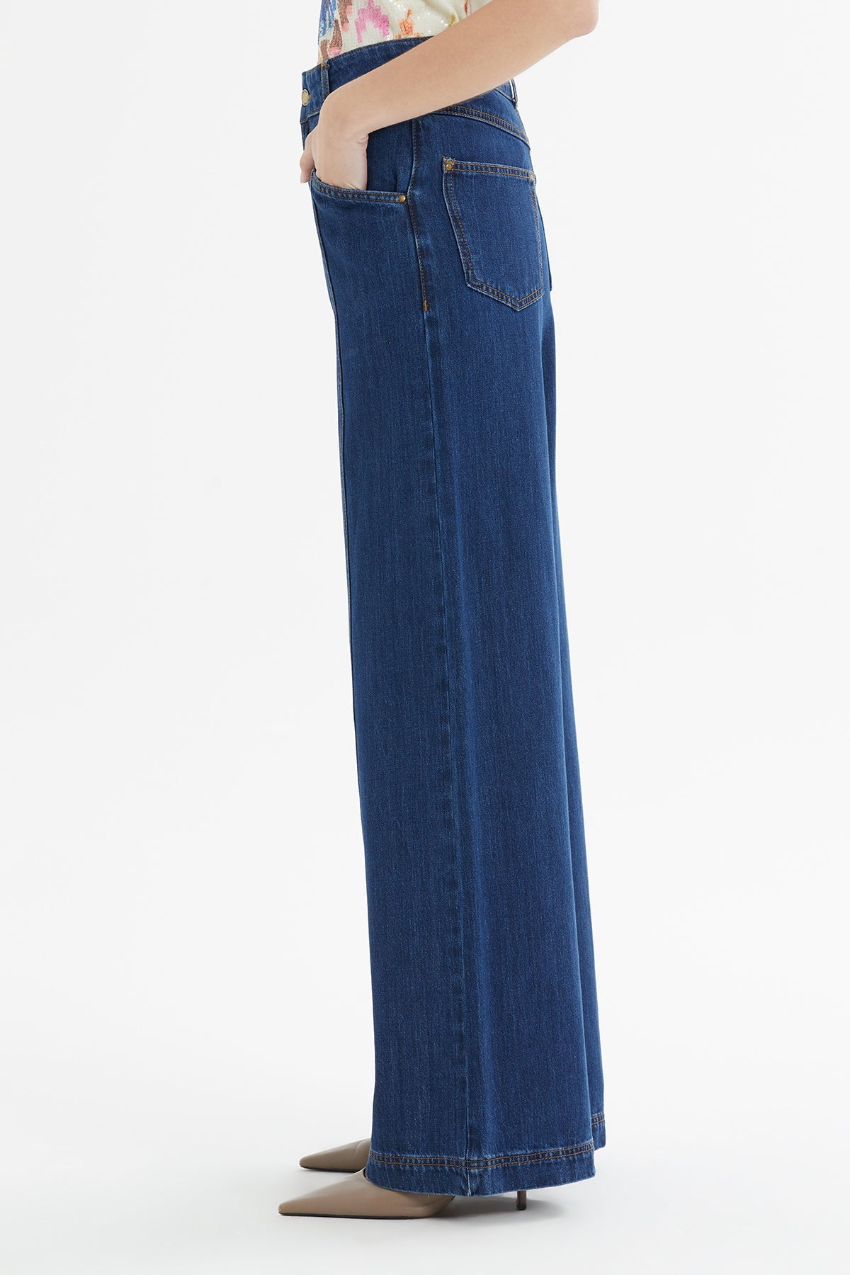 Rivet Contrast-Stitch Wide-Leg Jeans
