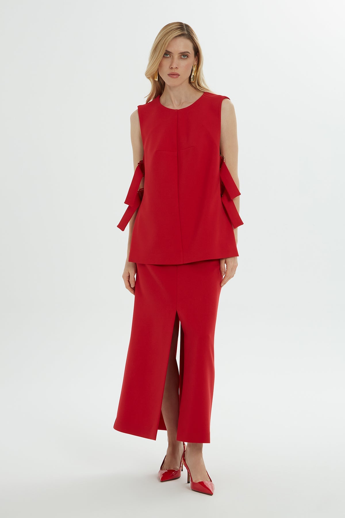 Crew-Neck Sleeveless Vest