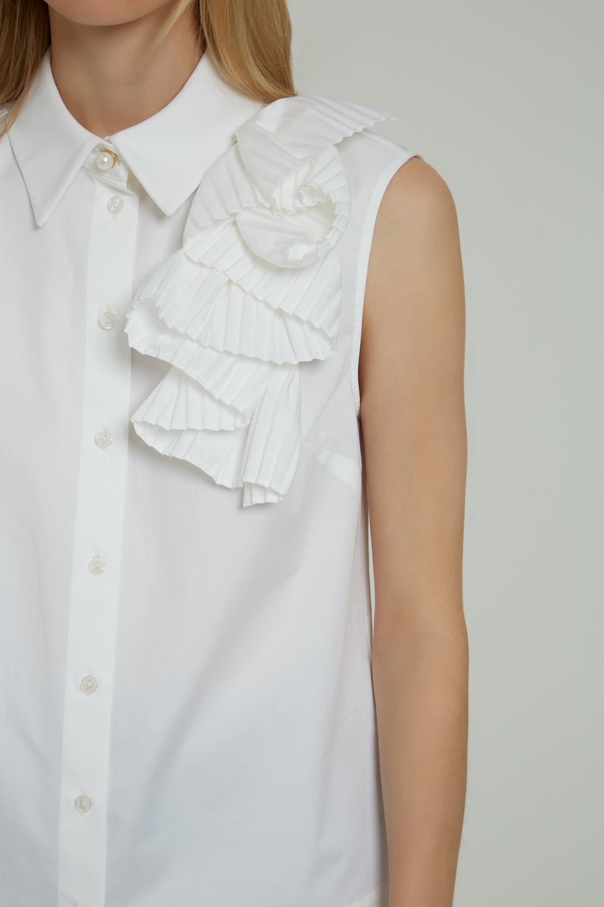 White Accessory-Collar Cotton Shirt
