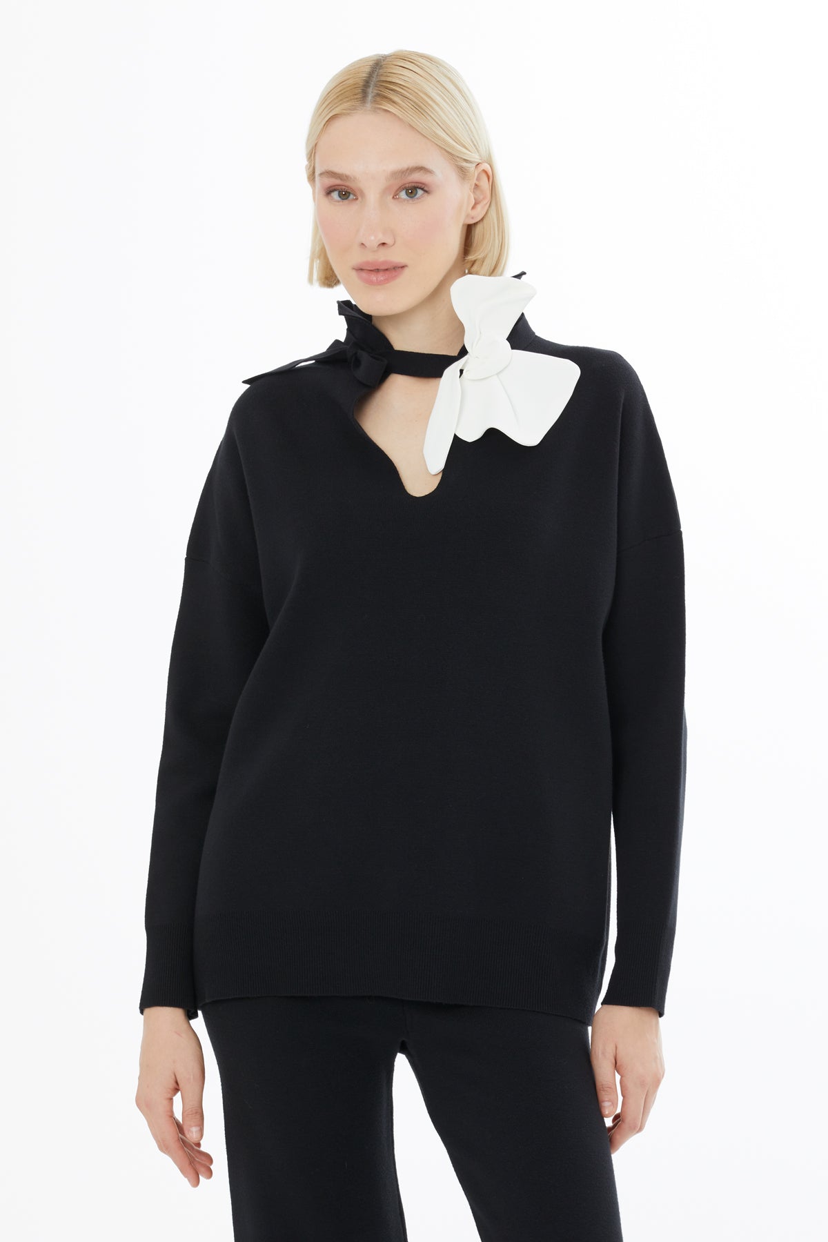 Floral Detail Long-Sleeve Knit Blouse in Black