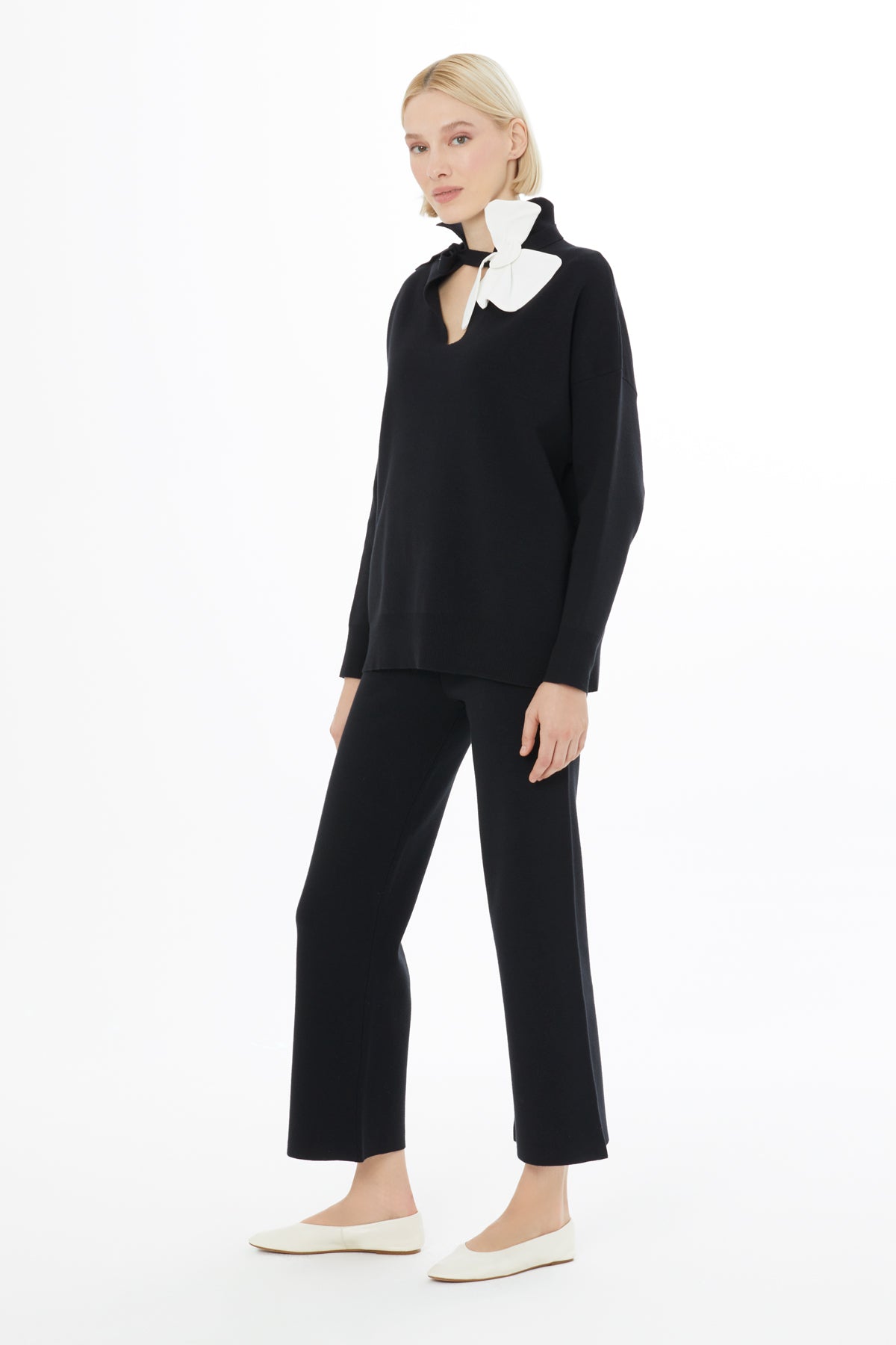 Floral Detail Long-Sleeve Knit Blouse in Black