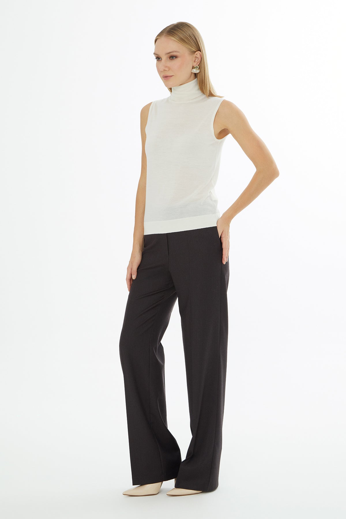 Beige Sleeveless V-Neck Sweater