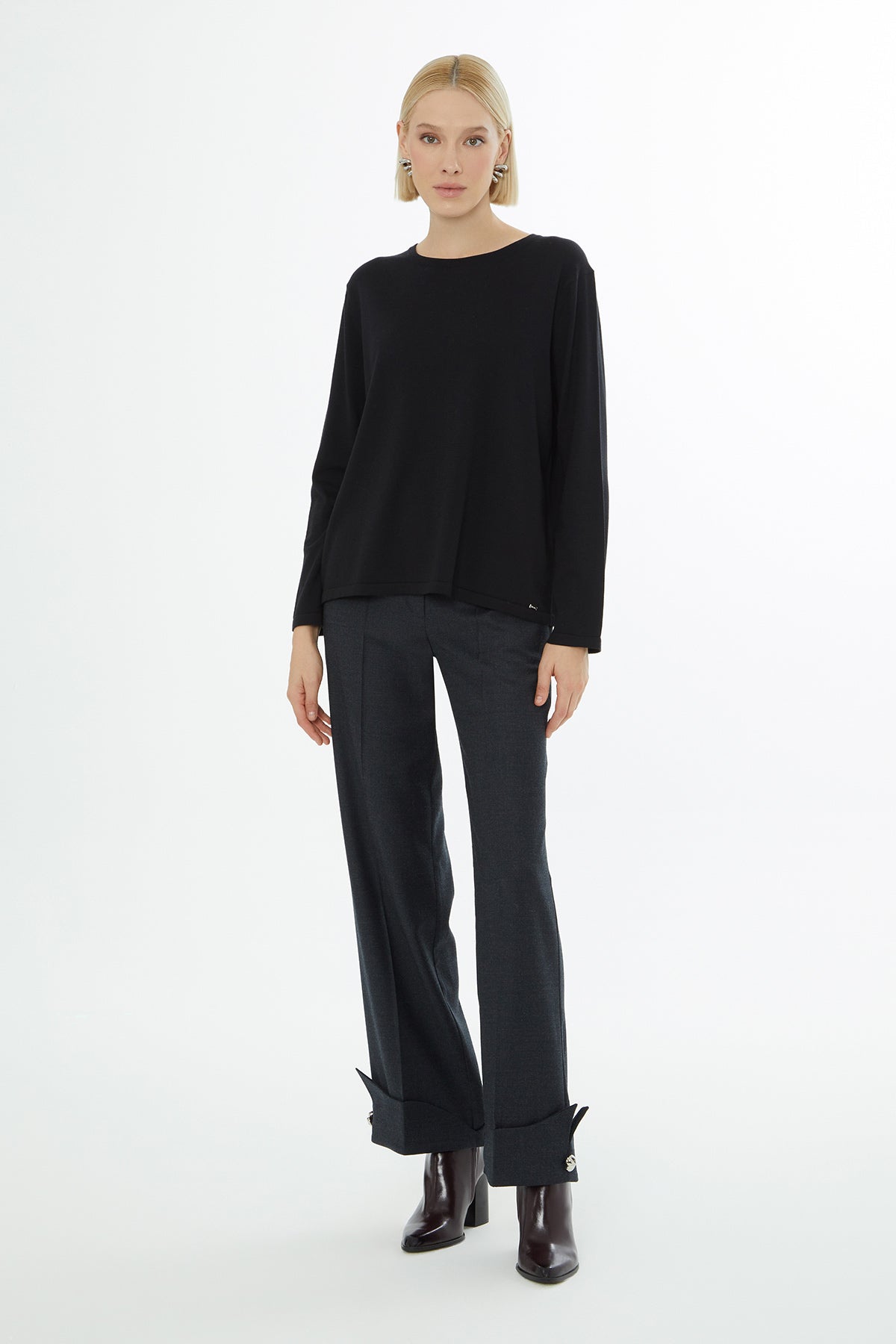 Black Long-Sleeve Plain Knit Blouse