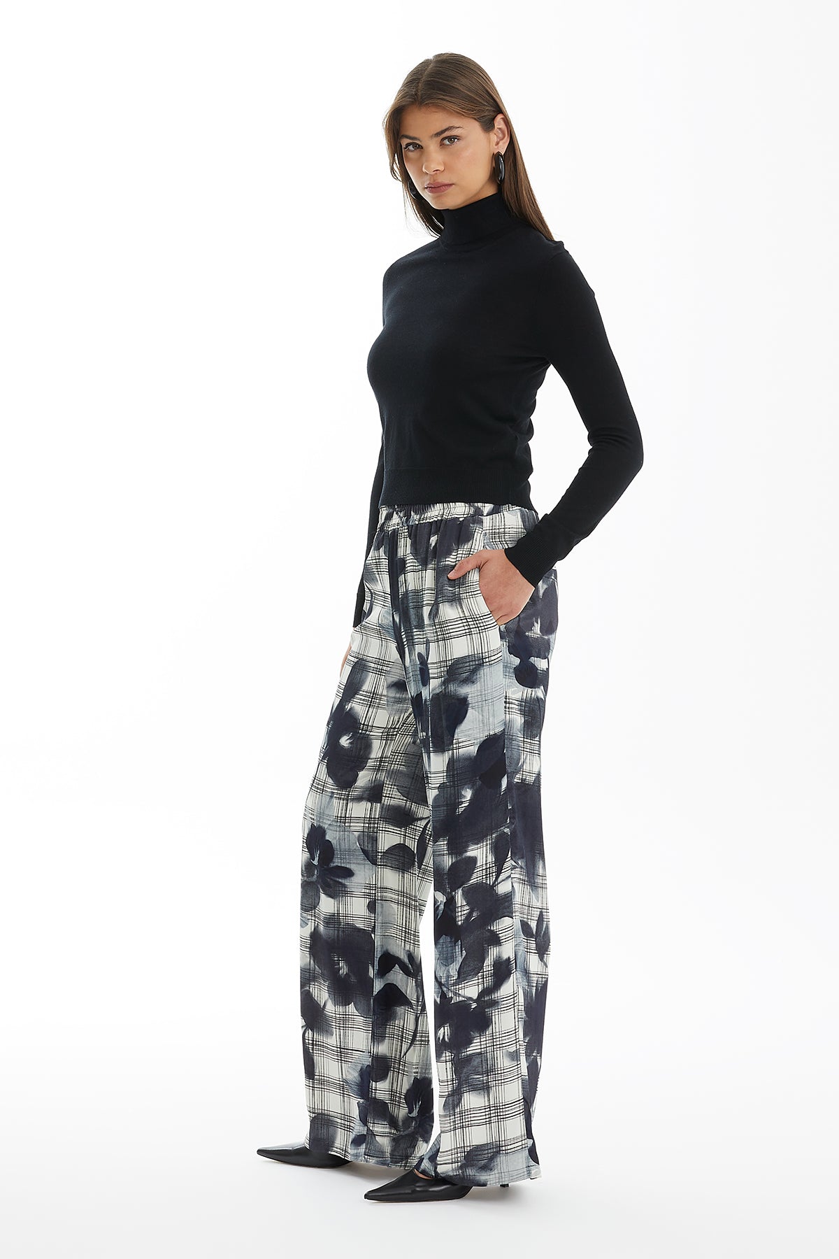 Patterned Wide-Leg Pants