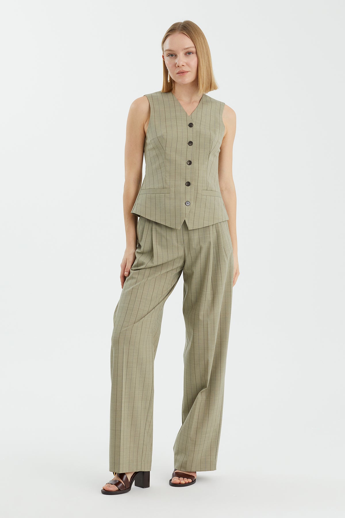 Green Sleeveless V-Neck Buttoned Jacket