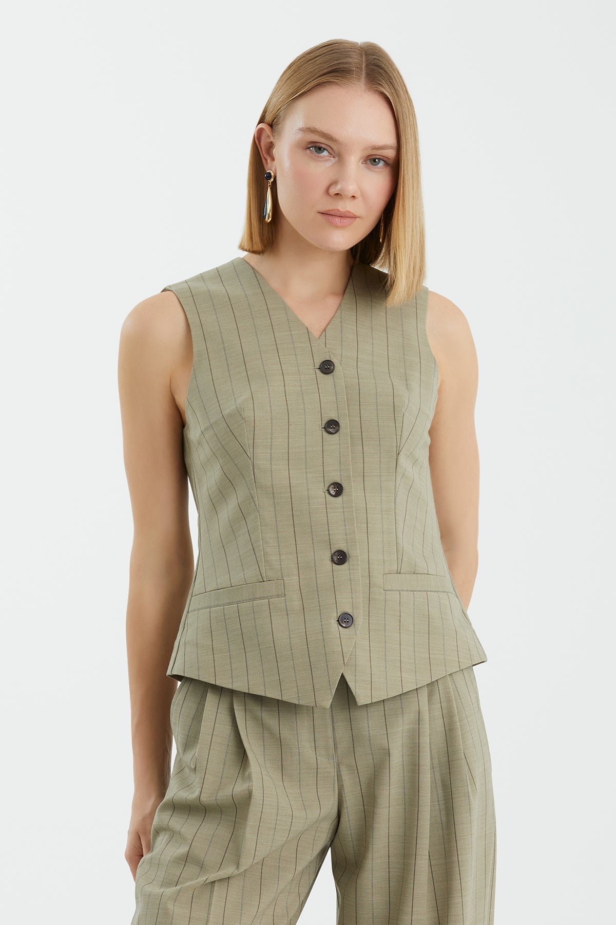 Green Sleeveless V-Neck Buttoned Jacket