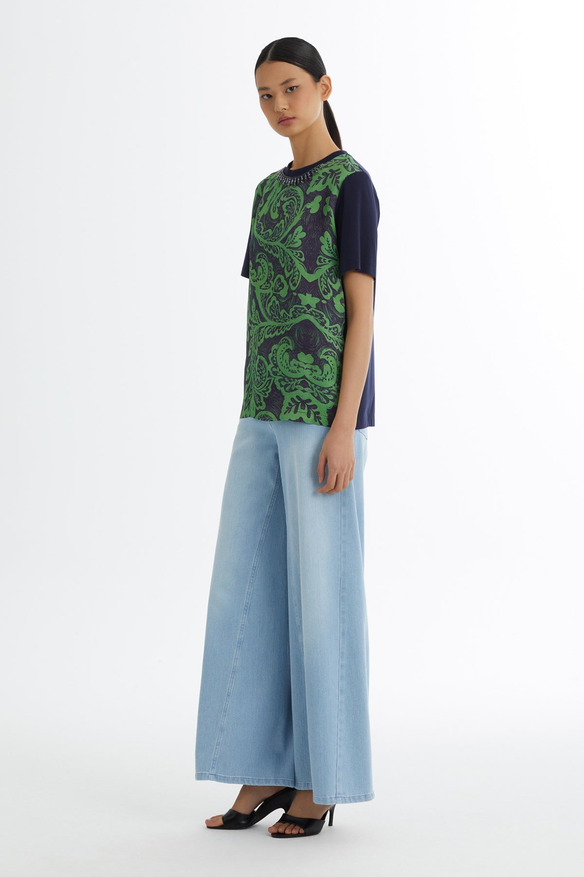 Green Necklace-Detail Printed T-Shirt