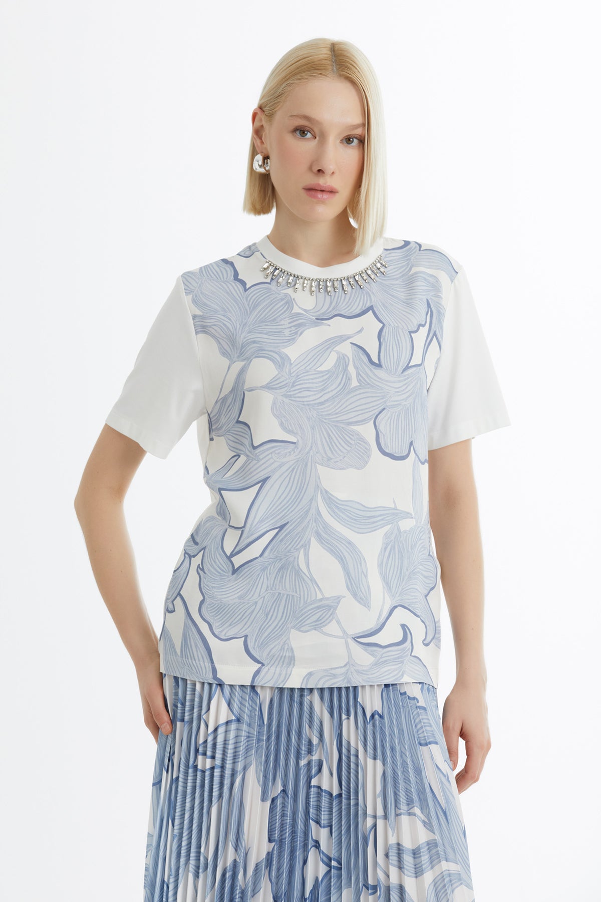 Blue Necklace-Detail Printed T-Shirt