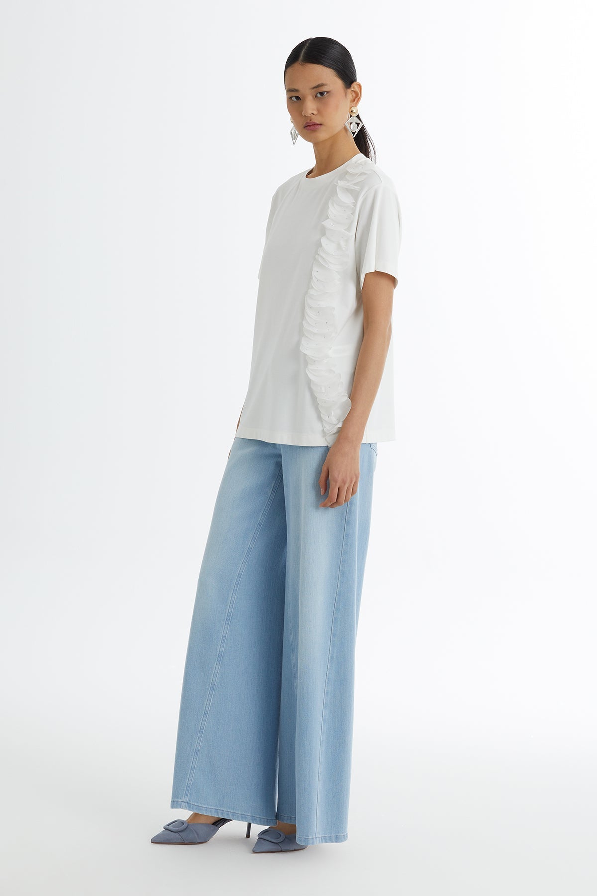 Ecru T-Shirt with Tulle Ribbon Accessory